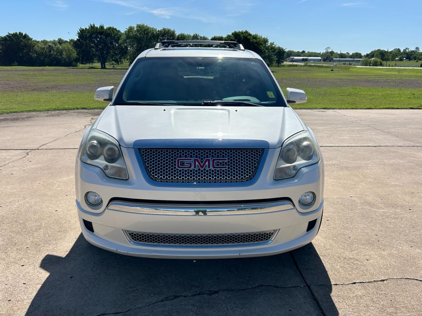 2012 White /TAN GMC Acadia DENALI (1GKKVTED1CJ) , AUTOMATIC transmission, located at 17760 Hwy 62, Morris, OK, 74445, (918) 733-4887, 35.609104, -95.877060 - 2012 GMC ACADIA DENALI IS AWD FEATURES REMOTE START, POWER LOCKS, POWER WINDOWS, POWER SEATS, AM/FM STEREO, DVD PLAYER, BOSE SPEAKERS, DUAL TEMP CONTROL, HEATED AND COOLED FRONT SEATS, BACK UP CAMERA, MULTI-FUNCTION STEERING WHEEL CONTROLS, HEADS UP DISPLAY, 3RD ROW SEATING, LEATHER SEATS, SUN ROOF, - Photo#1